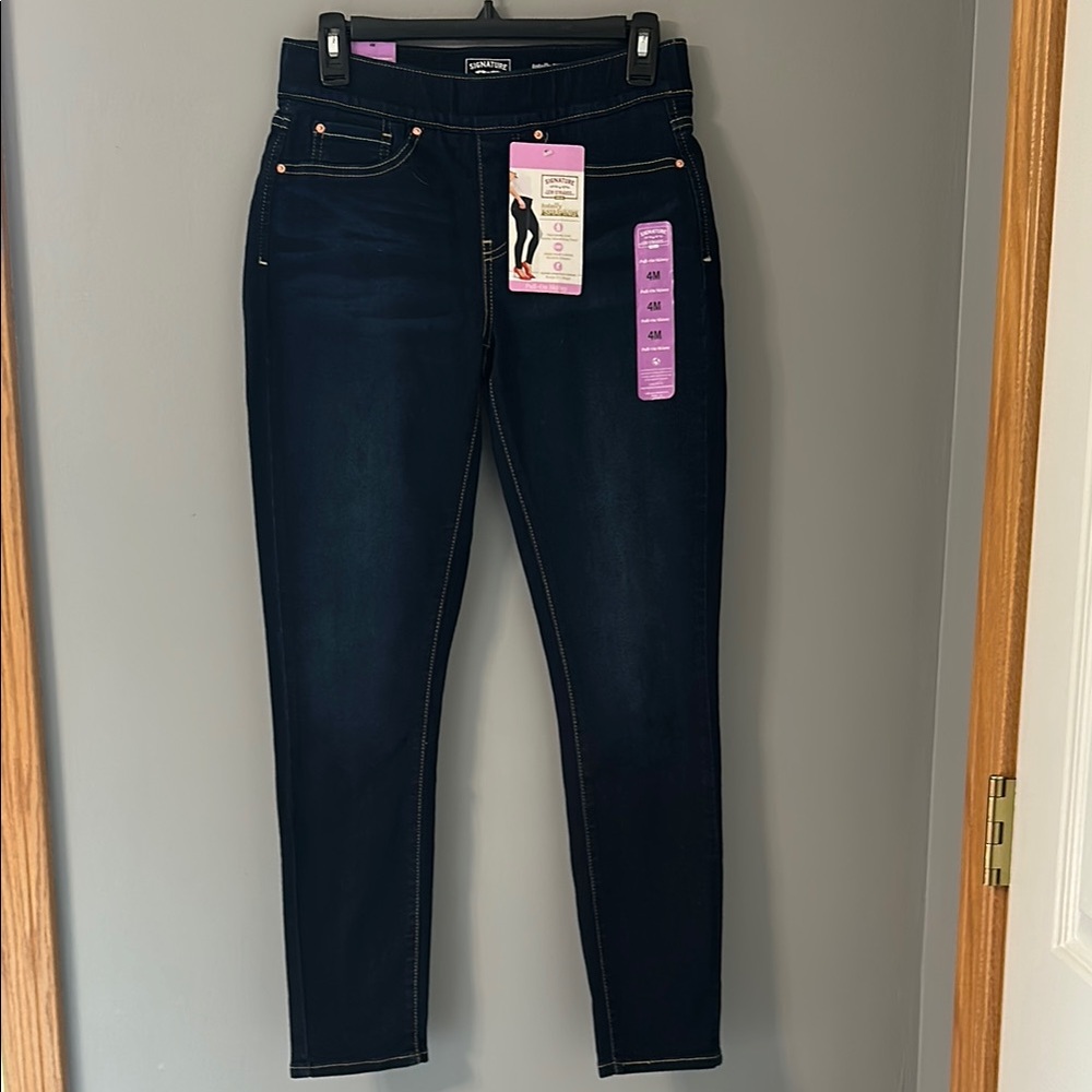 Levi’s Signature Gold totally shaping pull on skinny jeans